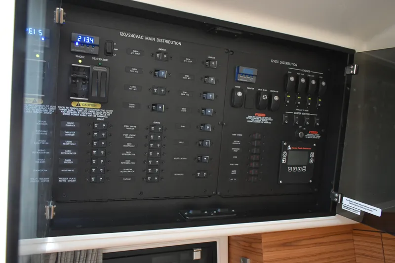 Slide: The Image of Boston Whaler 405 Conquest 2023 - 21