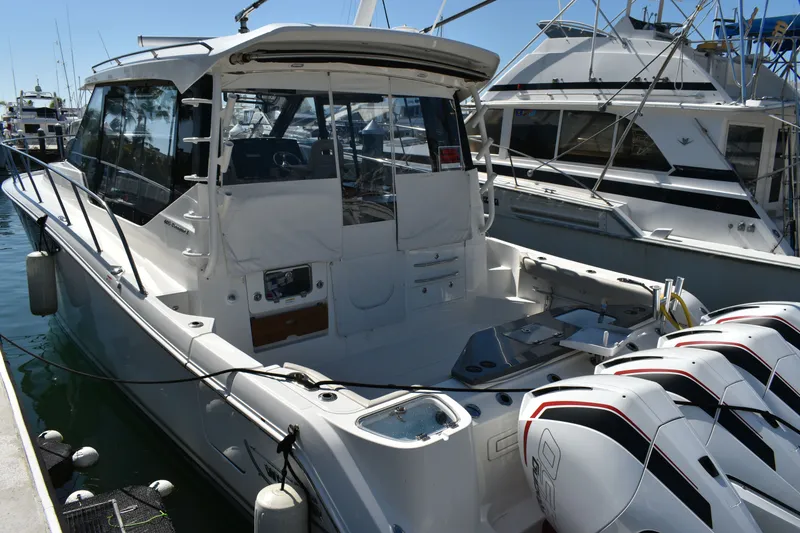Slide: The Image of Boston Whaler 405 Conquest 2023 - 25