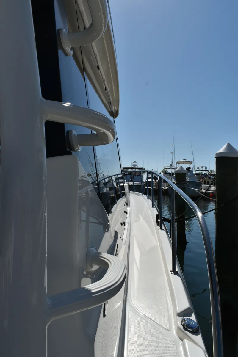 Slide: The Image of Boston Whaler 405 Conquest 2023 - 3