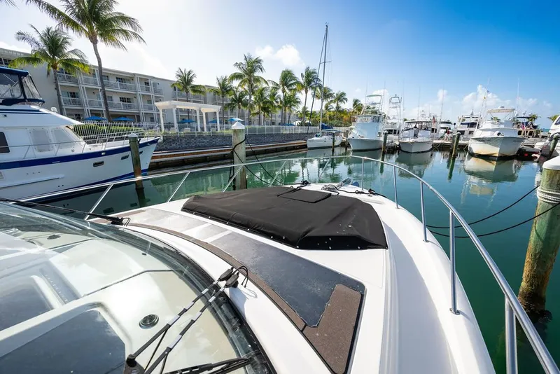 Slide: The Image of Boston Whaler 405 Conquest 2023 - 35