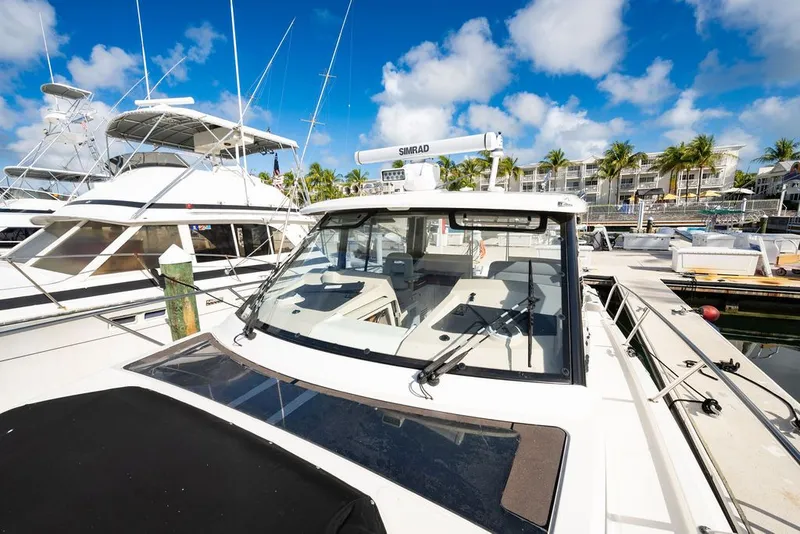 Slide: The Image of Boston Whaler 405 Conquest 2023 - 37