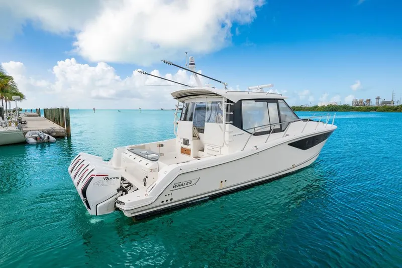 Slide: The Image of Boston Whaler 405 Conquest 2023 - 43