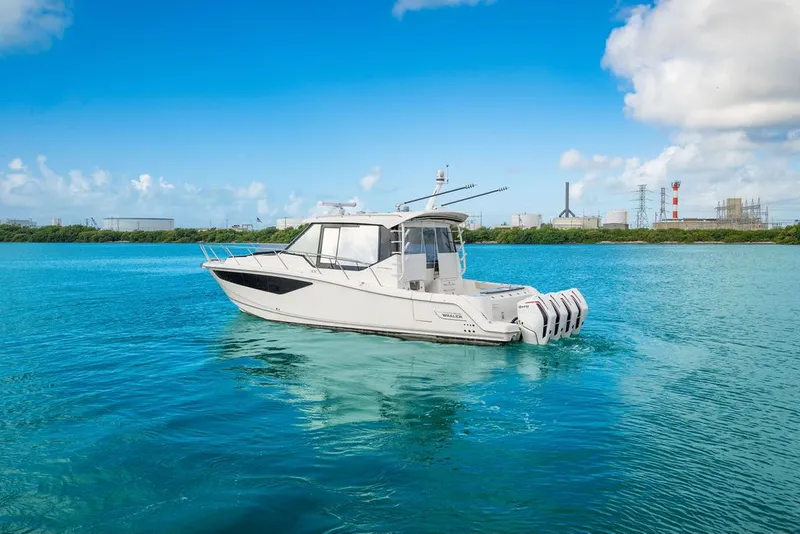 Slide: The Image of Boston Whaler 405 Conquest 2023 - 44