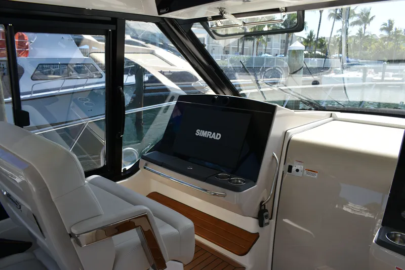 Slide: The Image of Boston Whaler Conquest 2023 - 14