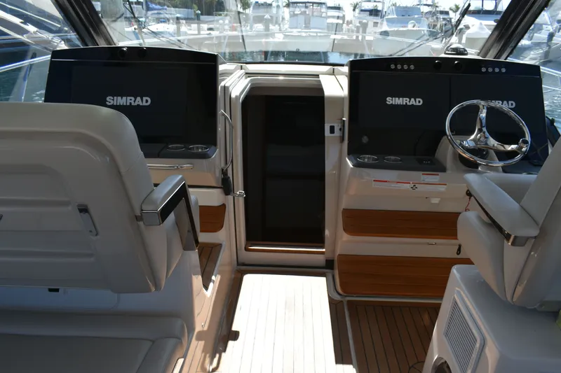 Slide: The Image of Boston Whaler Conquest 2023 - 17