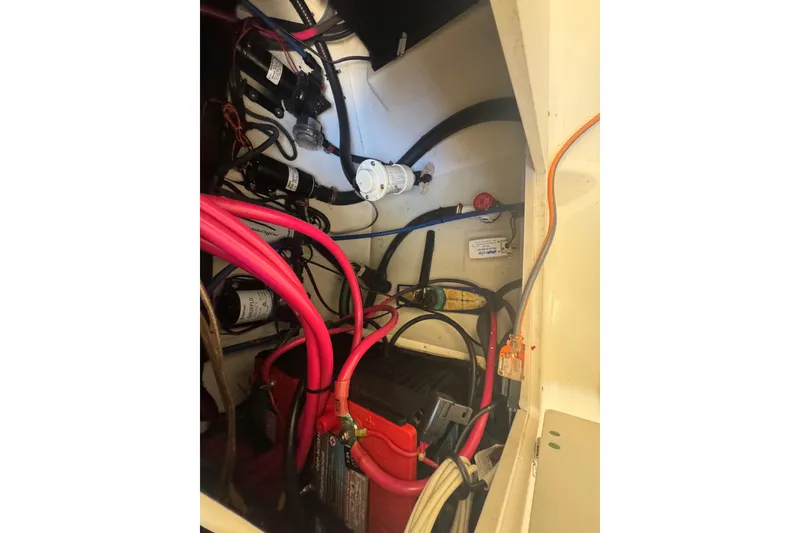 Slide: The Image of Boston Whaler 320 Outrage 2005 boat seat with sunlight reflections. - 12