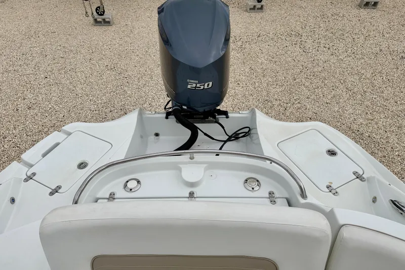 Slide: The Image of 2012 SouthWind 2600 SD boat with Yamaha 250 outboard motor, rear view. - 33