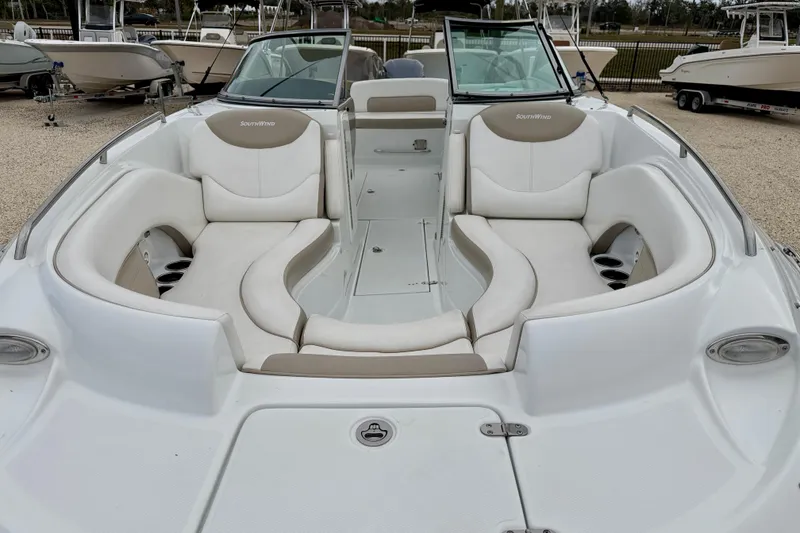 Slide: The Image of 2012 SouthWind 2600 SD boat with spacious white seating and cup holders. - 9