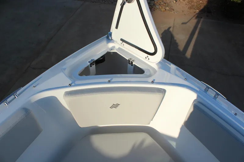 Slide: The Image of 2026 Four Winns H2 Freedom boat bow seating with open storage compartment. - 21