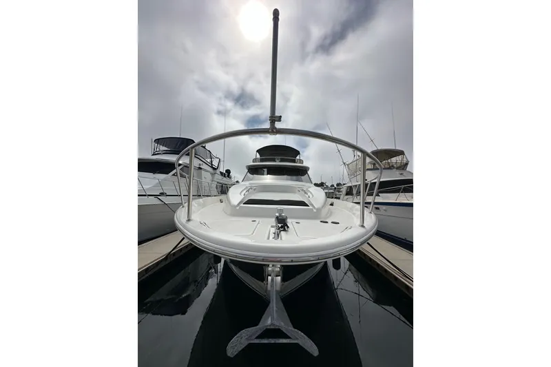 Slide: The Image of 2004 Meridian 580 Pilothouse yacht docked under cloudy sky. - 11