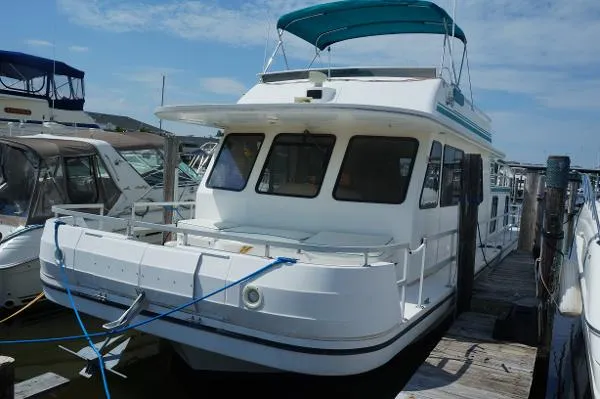 Slide: The Image of Gibson CABIN YACHT 2002 - 5