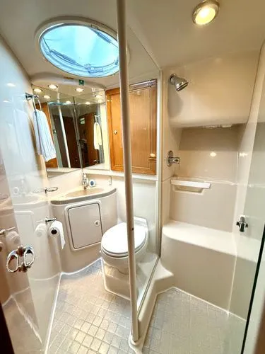 Slide: The Image of 2006 Riviera 42 Flybridge - Image 19 - 19