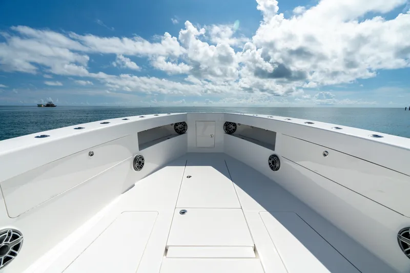 Slide: The Image of 2024 SeaVee 400Z boat deck with ocean view and blue sky. - 5