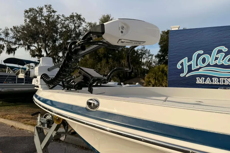 Slide: The Image of 2019 Ranger 2510 Bay Ranger boat with Minn Kota trolling motor at Holiday Marine. - 4