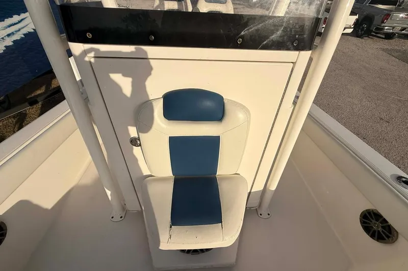 Slide: The Image of 2019 Ranger 2510 Bay Ranger boat seat with blue and white upholstery. - 5