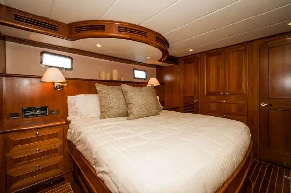 Slide: The Image of Outer Reef Trawler Pilothouse BR7128 2009 - 10