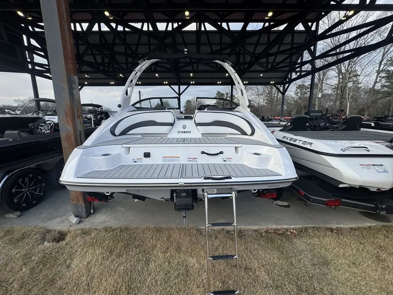 Slide: The Image of Yamaha 195S 2026 - 3