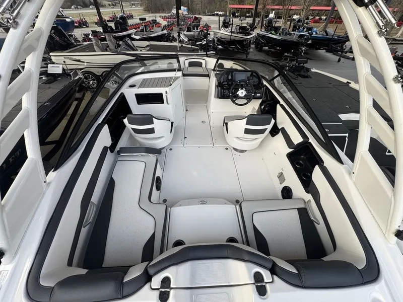 Slide: The Image of Yamaha 195S 2026 - 4