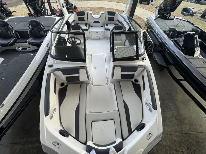 Slide: The Image of Yamaha 195S 2026 - 7