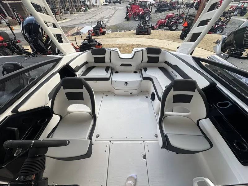 Slide: The Image of Yamaha 195S 2026 - 8