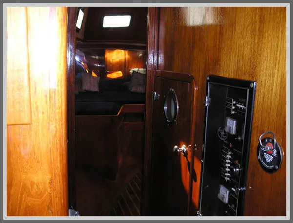 Slide: The Image of Gulfstar Mk II Center Cockpit 43 1979 - 6