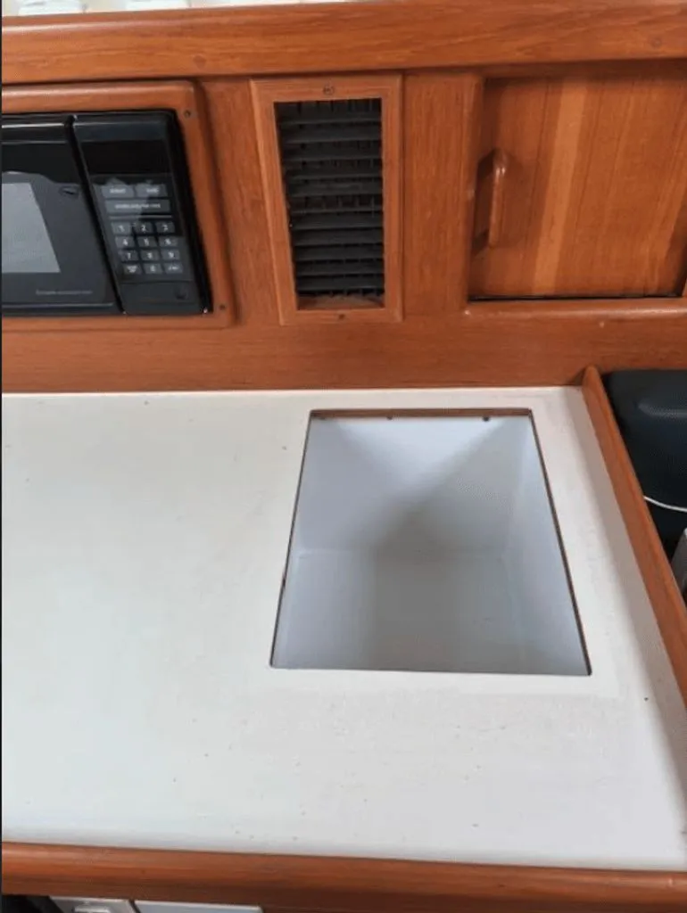 Slide: The Image of Mainship Pilot 30 2001 - 21