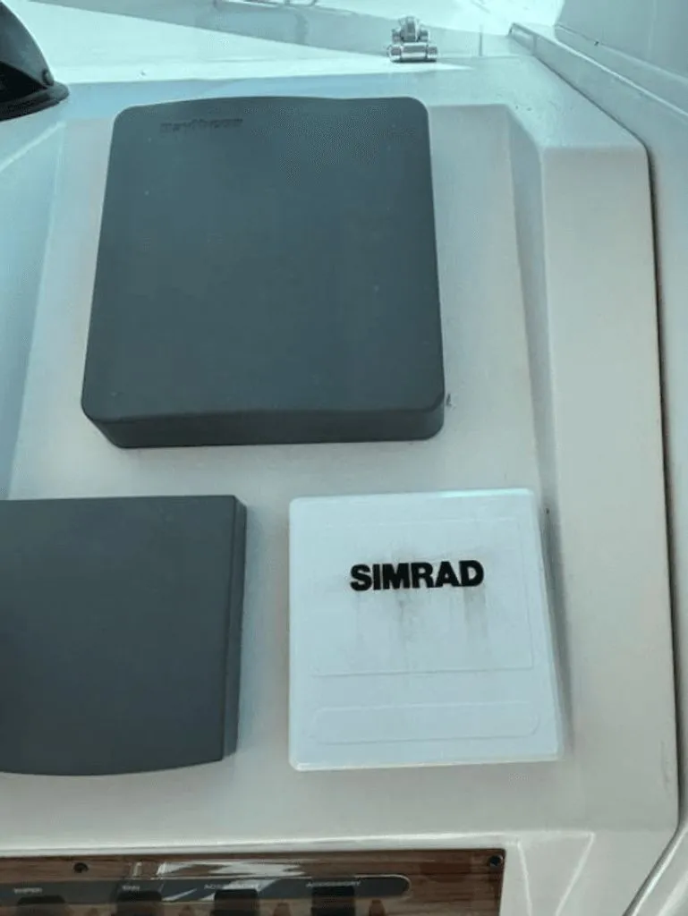 Slide: The Image of Mainship Pilot 30 2001 - 25