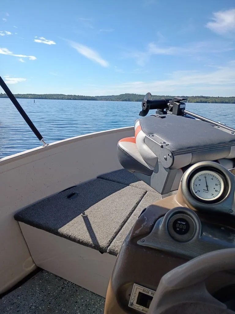 Slide: The Image of Crestliner Angler 14 2001 - 8