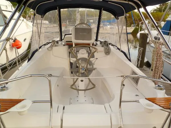 Slide: The Image of Hunter 33.5 2008 - 4