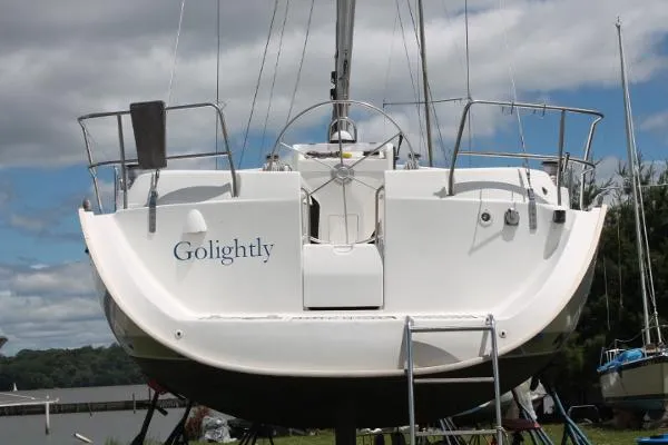 Slide: The Image of Beneteau 411 1999 - 10