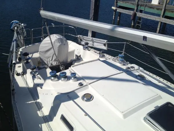 Slide: The Image of Canadian Sailcraft CS36T 1981 - 3