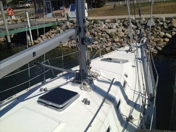 Slide: The Image of Canadian Sailcraft CS36T 1981 - 4