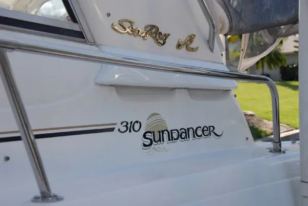 Slide: The Image of Sea Ray 310 Sundancer 2000 - 2
