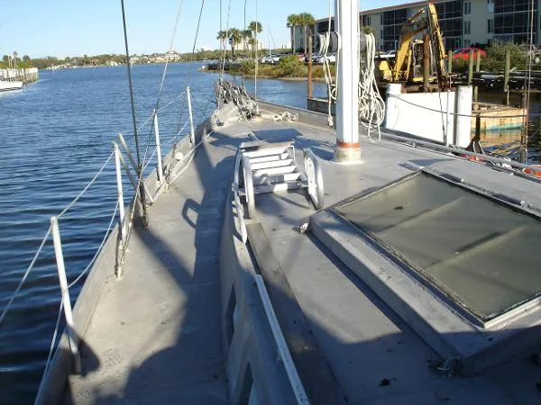 Slide: The Image of Topper Hermanson Island Cargo design 2000 - 2