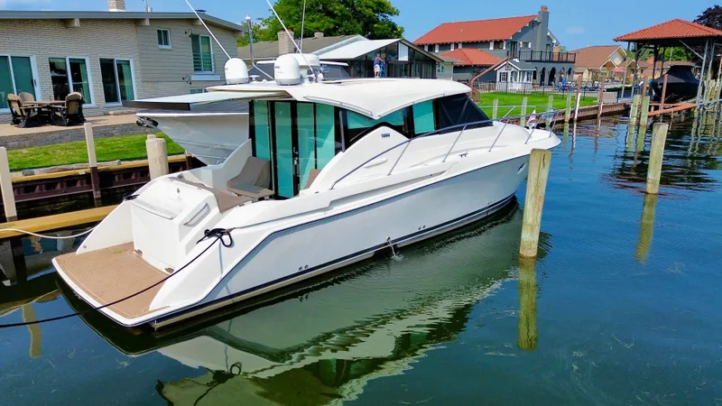 Slide: The Image of Tiara C39 Coupe 2016 - 6