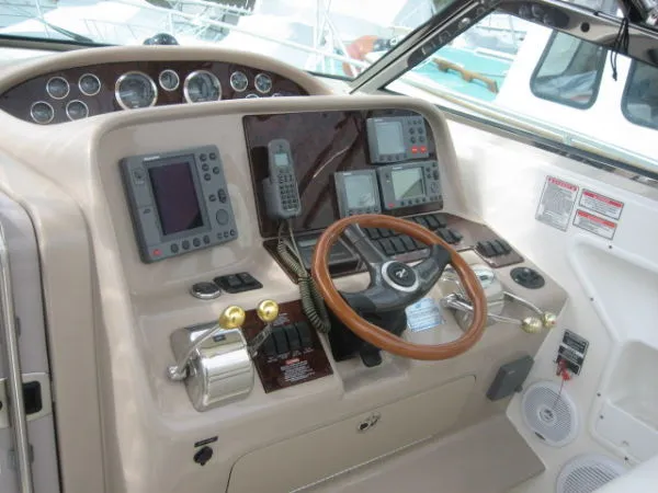 Slide: The Image of Sea Ray Amberjack 2002 - 3