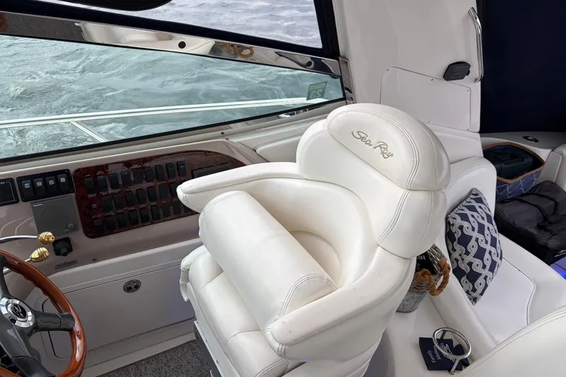 Slide: The Image of Captain's seat on 2004 Sea Ray Sundancer 460 yacht with ocean view. - 20