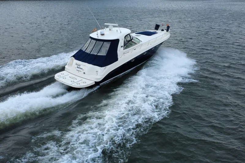 Slide: The Image of 2004 Sea Ray Sundancer 460 yacht cruising on open water, rear view. - 4