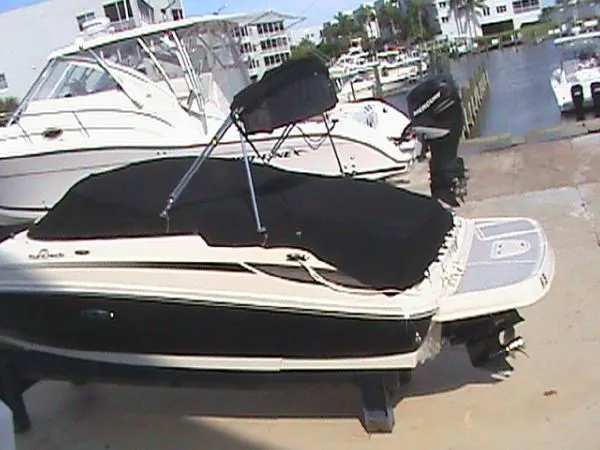 Slide: The Image of Sea Ray 220 Sundeck 2010 - 11