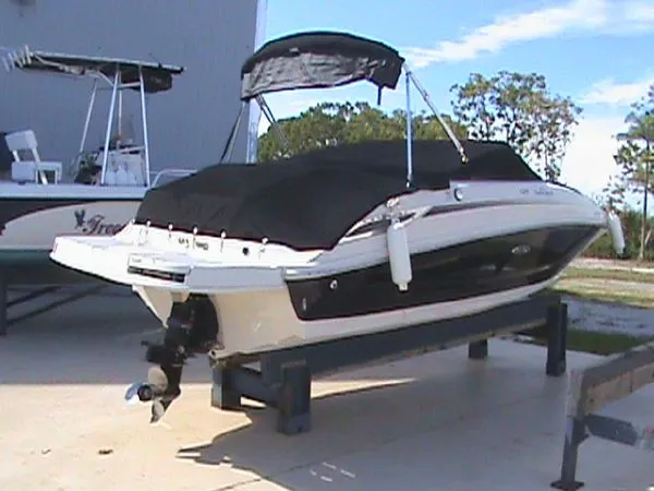 Slide: The Image of Sea Ray 220 Sundeck 2010 - 3