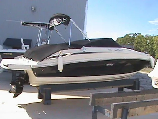 Slide: The Image of Sea Ray 220 Sundeck 2010 - 4