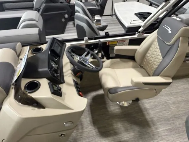 Slide: The Image of Bennington 22SFC TriToon Pontoon 2026 - 11