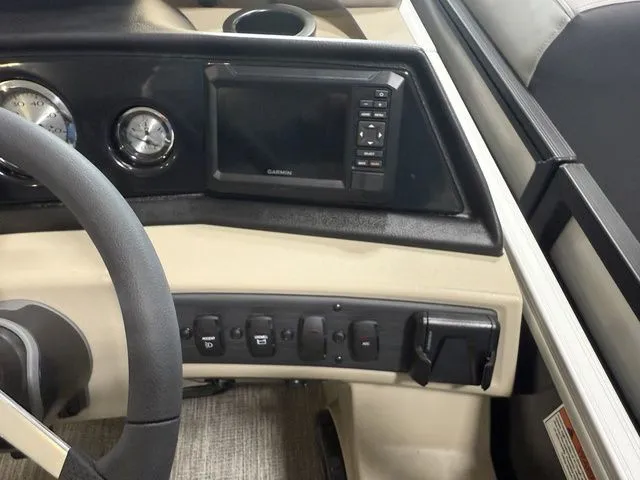 Slide: The Image of Bennington 22SFC TriToon Pontoon 2026 - 15