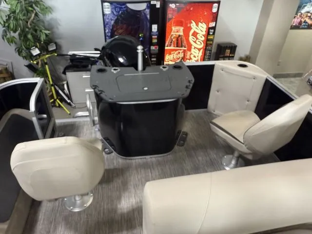 Slide: The Image of Bennington 22SFC TriToon Pontoon 2026 - 17