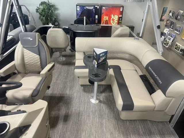 Slide: The Image of Bennington 22SFC TriToon Pontoon 2026 - 3