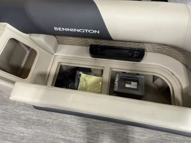 Slide: The Image of Bennington 22SFC TriToon Pontoon 2026 - 7