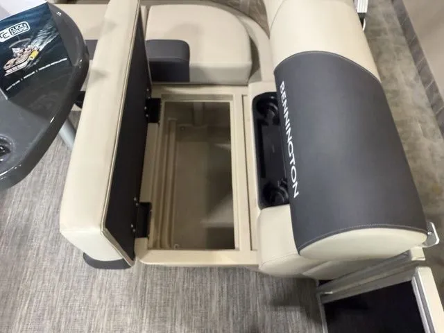 Slide: The Image of Bennington 22SFC TriToon Pontoon 2026 - 9