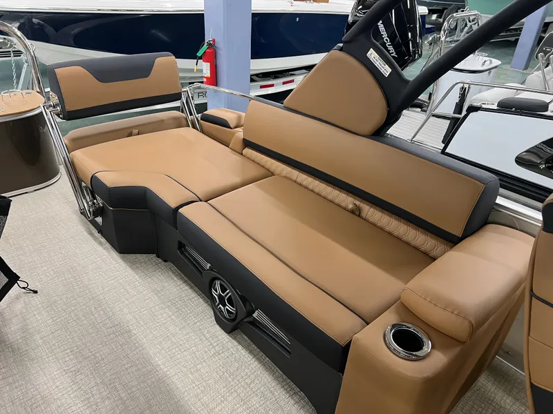 Slide: The Image of Avalon 2585 Catalina Quad Lounger Shift 2026 - 14