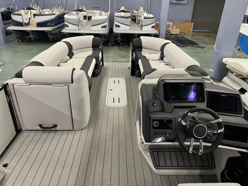 Slide: The Image of Avalon 2785 Excalibur LTD Twin Quad Lounger Shift 2026 - 14