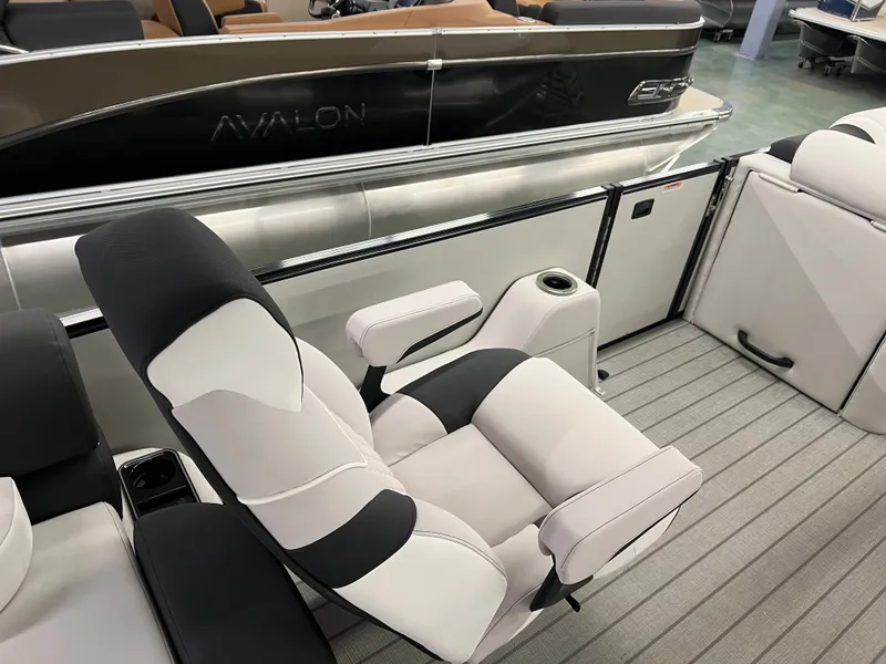 Slide: The Image of Avalon 2785 Excalibur LTD Twin Quad Lounger Shift 2026 - 15